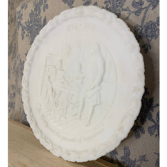 Commemorative Declaration of Independence White Fenton 8" Plate Bicentennial - Picture 1 of 9